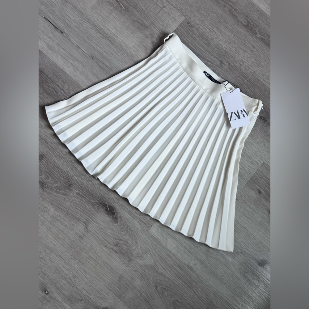 Zara Off-White Pleated Mini Skirt